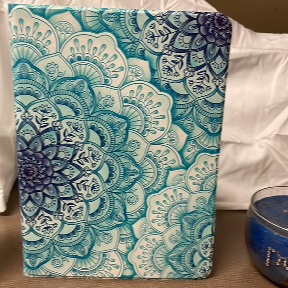 NWT Apple iPad cover, 5th generation 2020-2022. Never been used. Fits 10.9 inch. - Picture 2 of 16